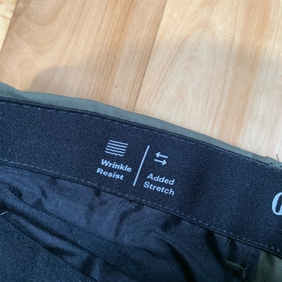 Goodfellow & CO olive green short 28 adjustable waist and stretchy bermuda - Picture 3 of 9